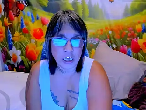Snapshot of indianroxy chatting on April 21, 2026, 9:43 pm indianroxy online show from April 21, 2026, 9:43 pm
