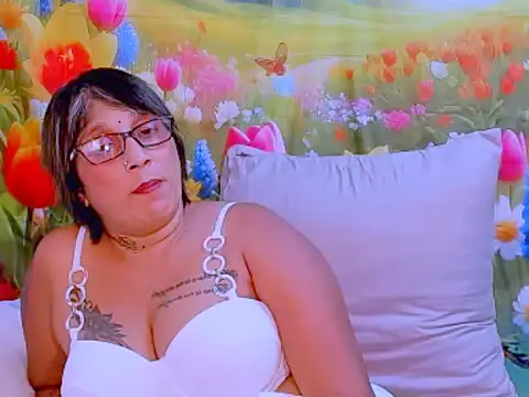 Snapshot of indianroxy chatting on October 14, 2025, 6:30 pm indianroxy online show from October 14, 2025, 6:30 pm