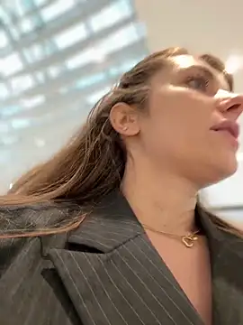 MariiD online show from November 12, 2025, 8:51 am