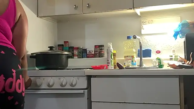 DezerayDelicious online show from March 3, 2025, 9:59 pm