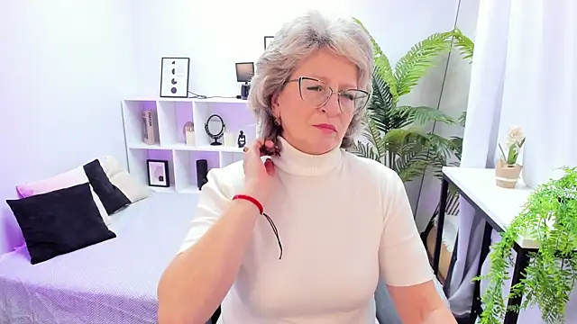 EvelynJoyful online show from October 27, 2025, 5:08 am