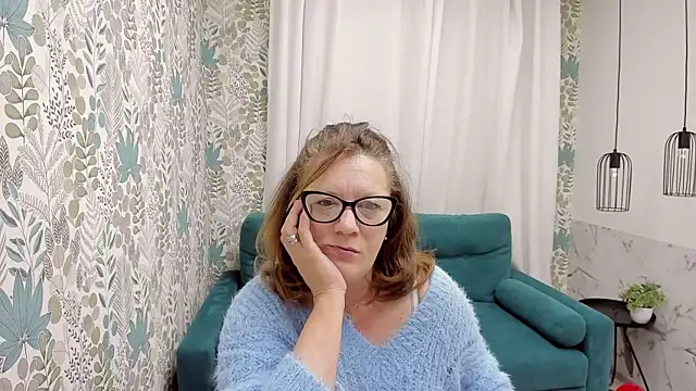 LeaPure online show from October 18, 2025, 5:09 am