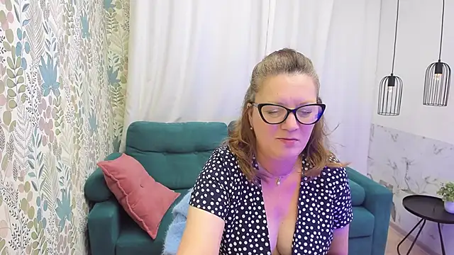 LeaPure online show from November 29, 2025, 5:24 pm