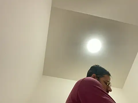 Snapshot of Enderson007 chatting on November 24, 2025, 2:06 pm Enderson007 online show from November 24, 2025, 2:06 pm