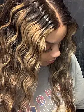 Rakiyahcharms online show from February 1, 2026, 4:00 am