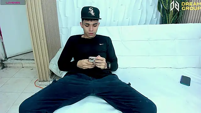 AmazingPartys online show from April 6, 2026, 2:29 am