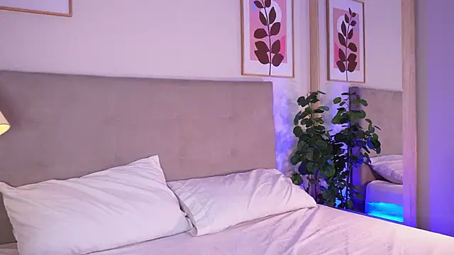 cinnamon afrodit online show from November 12, 2025, 12:42 pm