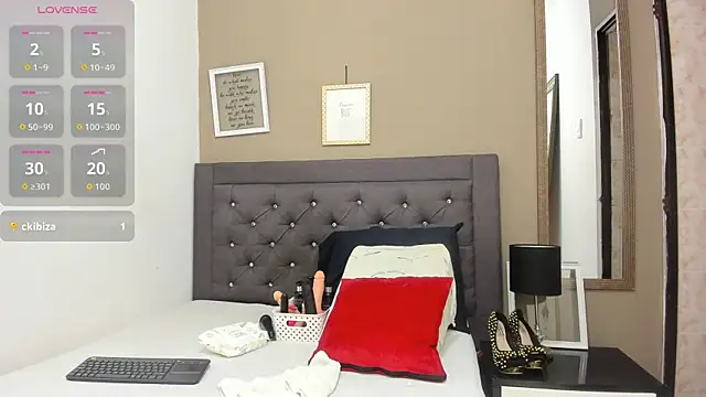 Snapshot of MilfVictoria chatting on April 24, 2026, 8:00 pm MilfVictoria online show from April 24, 2026, 8:00 pm
