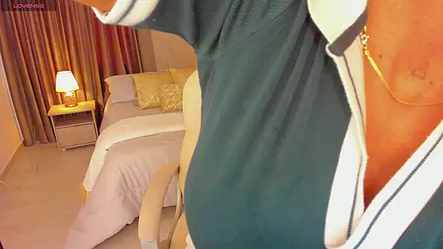 Sarah Stone  online show from November 5, 2025, 7:50 pm