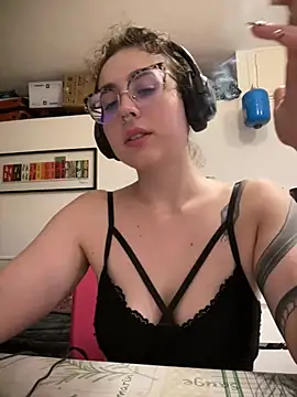 Snapshot of ladyturtle chatting on July 21, 2026, 10:00 pm ladyturtle online show from July 21, 2026, 10:00 pm