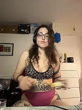 ladyturtle online show from June 5, 2026, 8:58 pm
