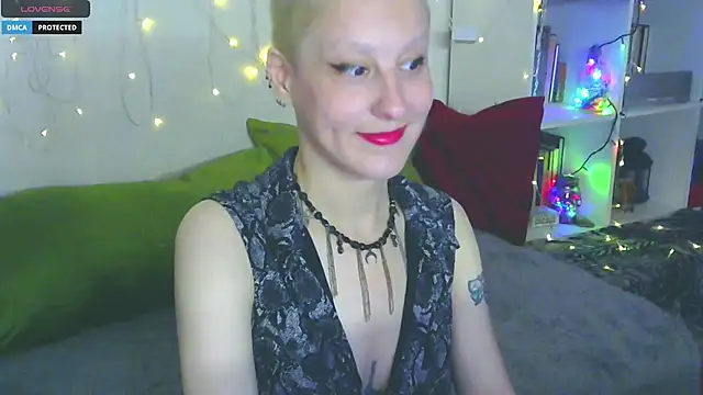 Snapshot of MartaBounty chatting on June 13, 2026, 9:13 pm MartaBounty online show from June 13, 2026, 9:13 pm