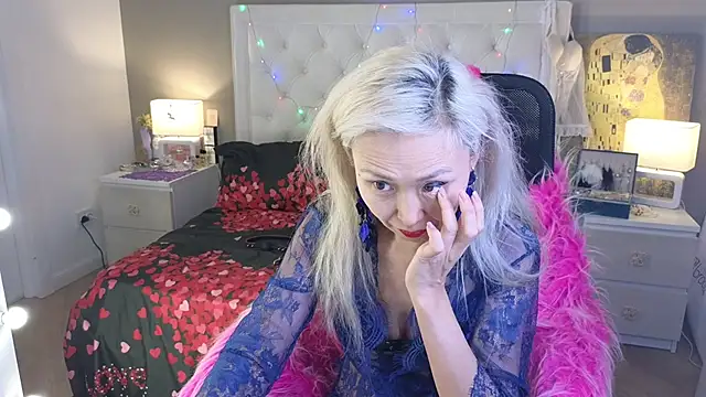 RoxalanaStar online show from February 25, 2026, 11:15 pm