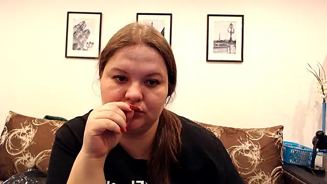 KateLuno online show from November 10, 2025, 6:46 pm