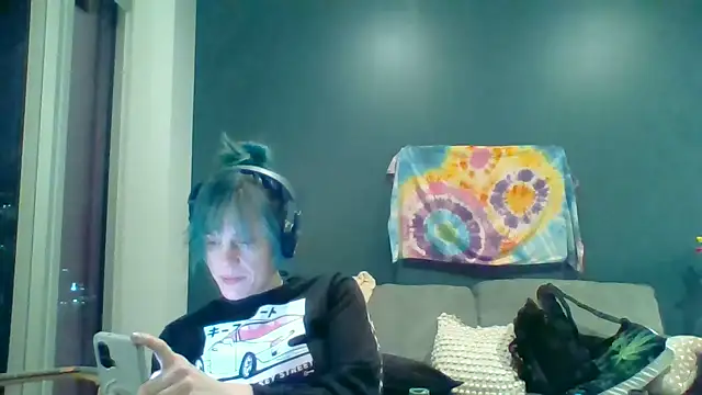 Snapshot of TheDaisyChaos chatting on December 17, 2025, 3:11 am TheDaisyChaos online show from December 17, 2025, 3:11 am