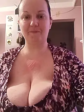 Snapshot of BustyLadyAlma chatting on February 23, 2026, 6:47 am BustyLadyAlma online show from February 23, 2026, 6:47 am