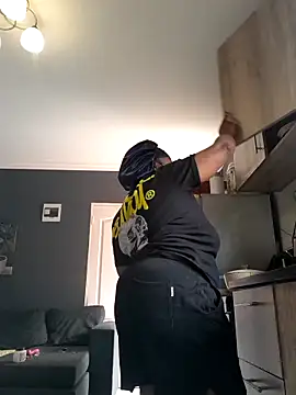 Snapshot of SWEETDOLLY29XX chatting on October 19, 2025, 8:28 am SWEETDOLLY29XX online show from October 19, 2025, 8:28 am