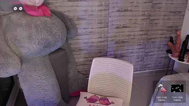 TinnaCobb online show from October 18, 2025, 12:18 pm