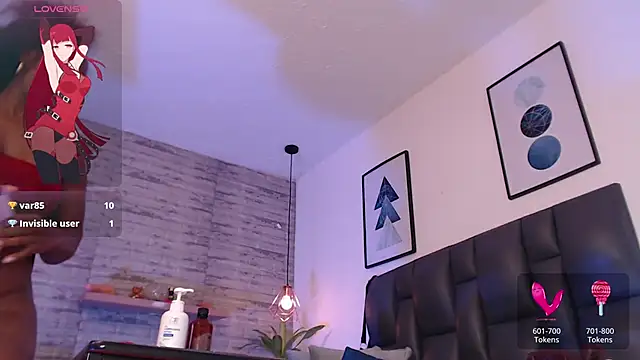TinnaCobb online show from February 19, 2025, 7:48 pm