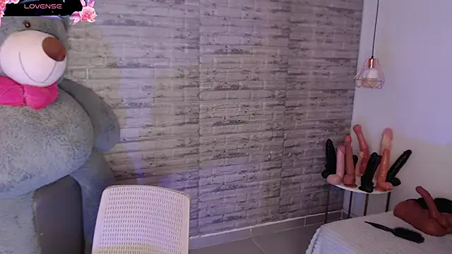 TinnaCobb online show from December 5, 2025, 4:27 pm