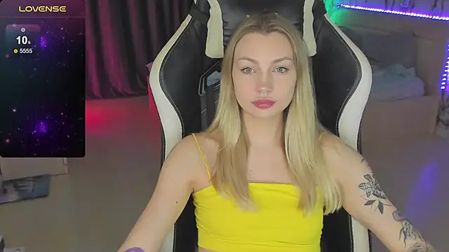 BiMolly online show from December 16, 2024, 2:25 am