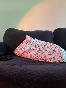 Snapshot of Cute_crystal chatting on October 24, 2025, 9:47 pm Cute crystal online show from October 24, 2025, 9:47 pm