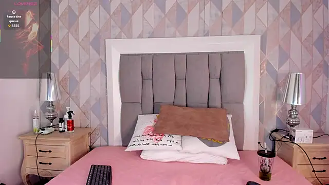 Snapshot of Princsgirl_ chatting on October 18, 2025, 7:38 pm Princsgirl online show from October 18, 2025, 7:38 pm