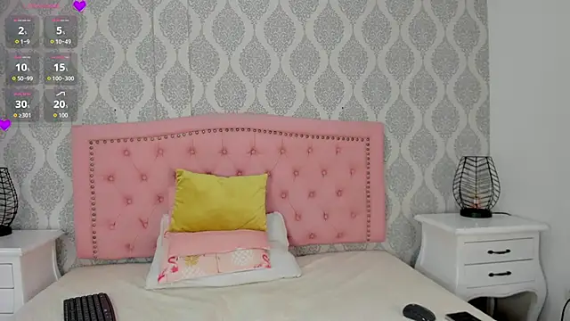 Princsgirl  online show from April 15, 2026, 7:40 pm