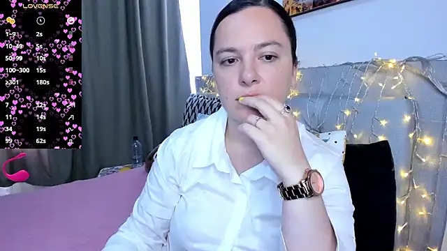 angelaagomez online show from April 13, 2026, 6:01 pm