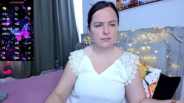 angelaagomez online show from April 10, 2026, 6:48 pm