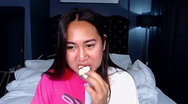 HOTTESTCANDYTS online show from March 19, 2025, 8:43 pm