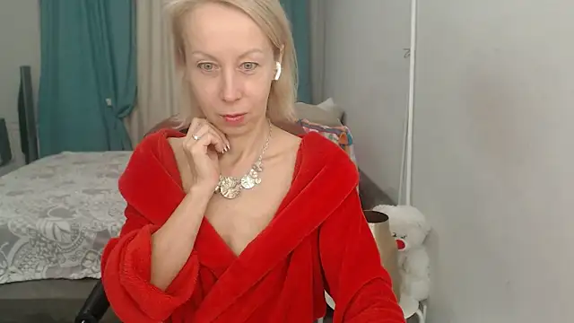 LuxuryNika online show from November 18, 2025, 7:17 pm