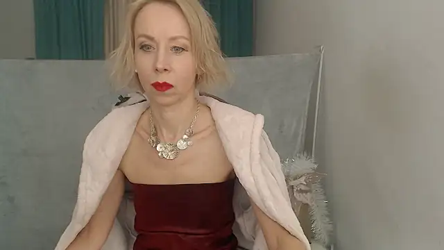 LuxuryNika online show from January 13, 2026, 5:28 pm