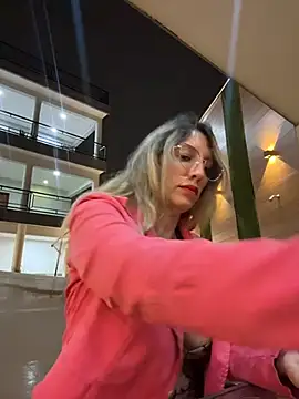 Gatitacarlita online show from April 8, 2026, 1:07 am