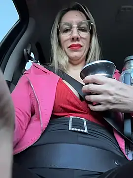 Snapshot of Gatitacarlita chatting on April 27, 2026, 10:57 am Gatitacarlita online show from April 27, 2026, 10:57 am