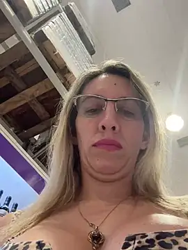 Gatitacarlita online show from January 6, 2025, 11:30 pm