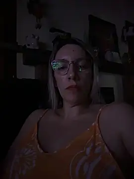 Gatitacarlita online show from December 20, 2025, 10:56 pm