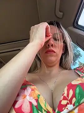 Snapshot of Gatitacarlita chatting on May 1, 2026, 7:41 pm Gatitacarlita online show from May 1, 2026, 7:41 pm