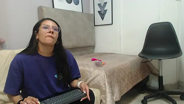 Snapshot of valevicious chatting on February 26, 2025, 2:38 pm valevicious online show from February 26, 2025, 2:38 pm