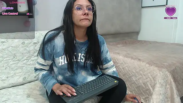 Snapshot of valevicious chatting on March 12, 2025, 7:14 pm valevicious online show from March 12, 2025, 7:14 pm