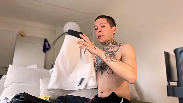 Snapshot of Harry_Jen chatting on March 9, 2025, 8:40 am Harry Jen online show from March 9, 2025, 8:40 am