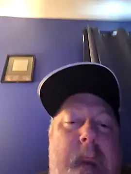 Snapshot of Emichael1983 chatting on March 1, 2026, 5:02 pm Emichael1983 online show from March 1, 2026, 5:02 pm