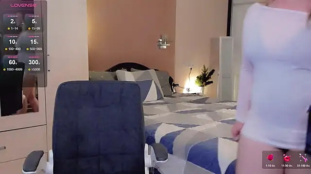 Libby Nora online show from December 15, 2025, 10:54 am