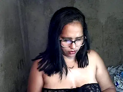 Damita999 online show from February 5, 2025, 8:32 am