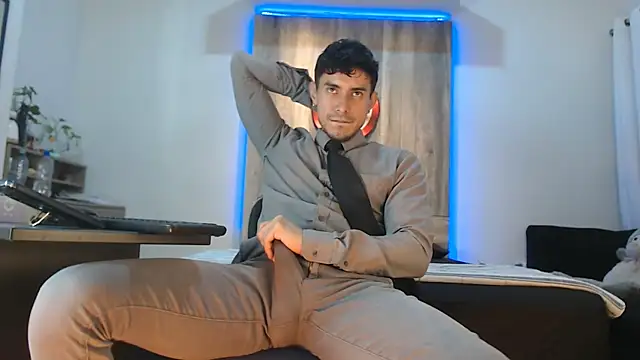 Andrew 4  online show from October 12, 2025, 6:15 am