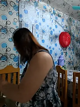 XXLorie 02 online show from April 13, 2026, 11:47 am