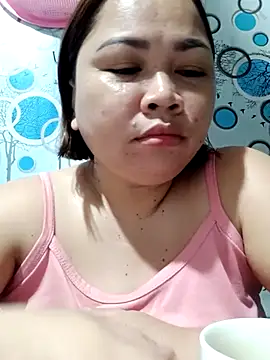 XXLorie 02 online show from September 9, 2025, 9:46 pm