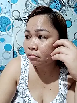XXLorie 02 online show from September 18, 2025, 2:31 pm
