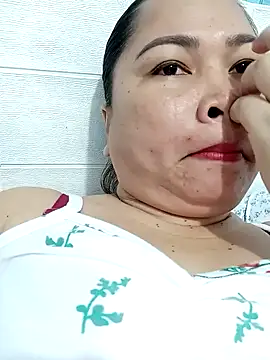 XXLorie 02 online show from September 24, 2025, 1:24 am