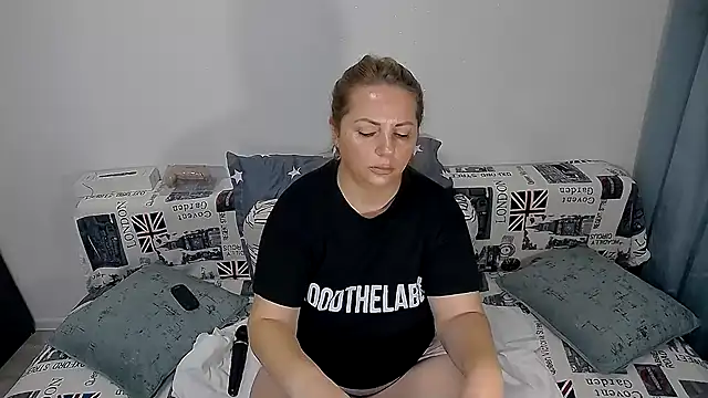 erikaerika online show from October 18, 2025, 4:03 am